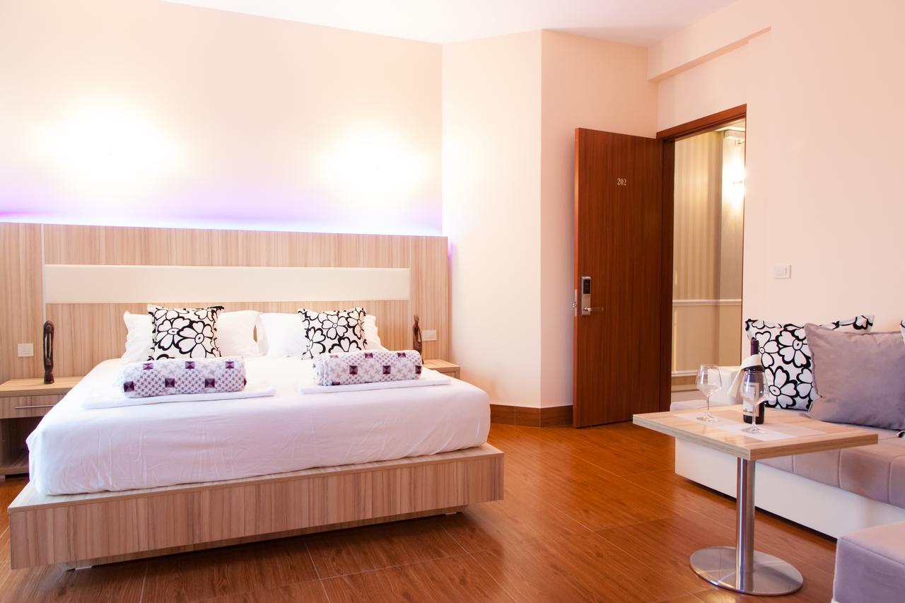 Hotel Blue Moon Ulcinj Exterior photo