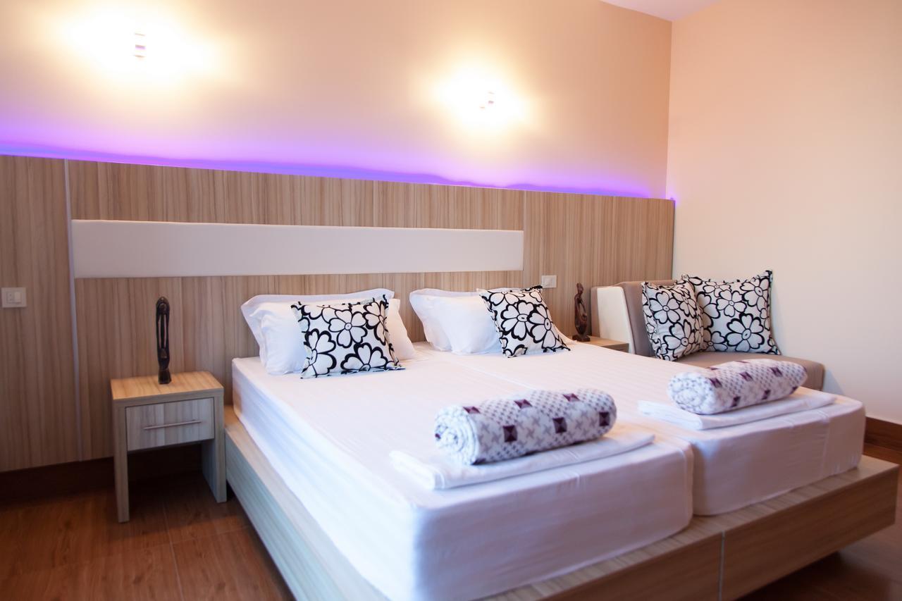 Hotel Blue Moon Ulcinj Exterior photo