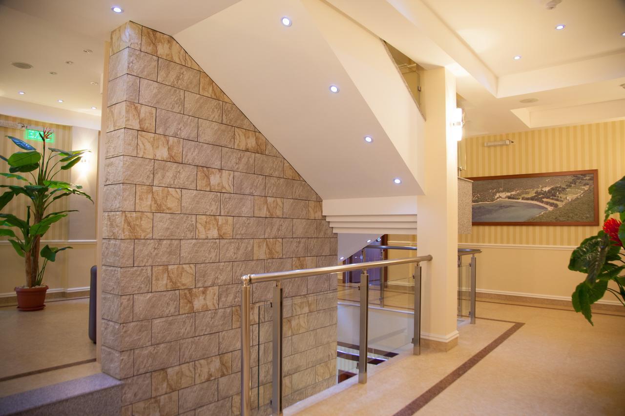 Hotel Blue Moon Ulcinj Exterior photo