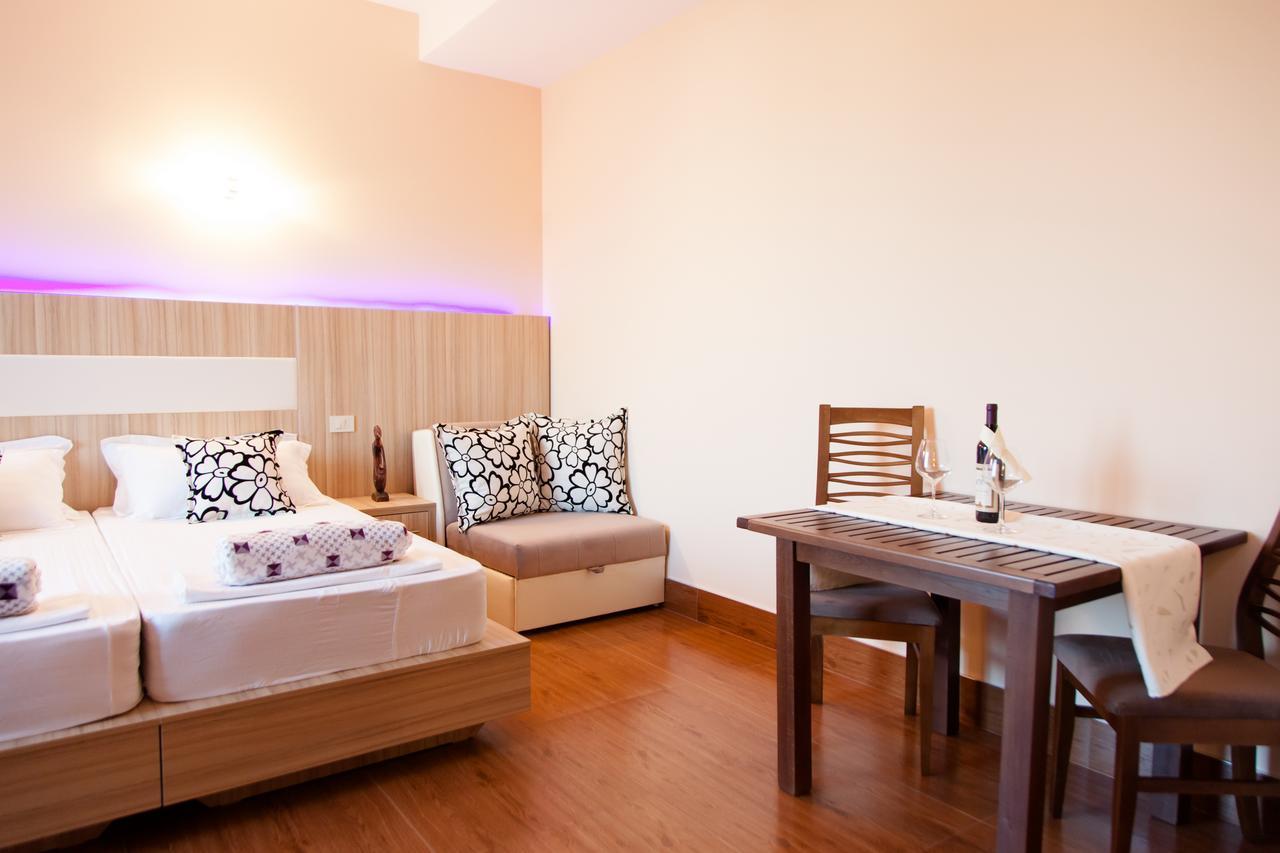 Hotel Blue Moon Ulcinj Exterior photo