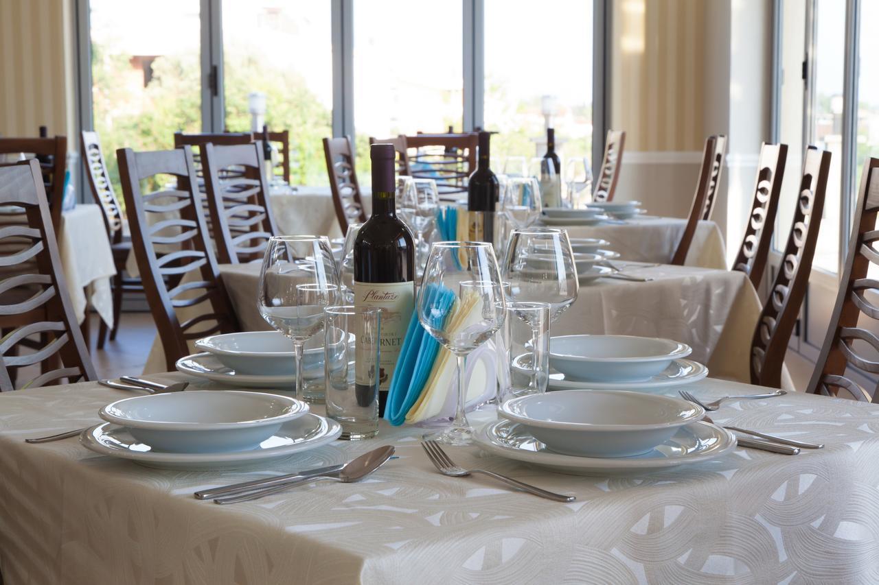 Hotel Blue Moon Ulcinj Exterior photo