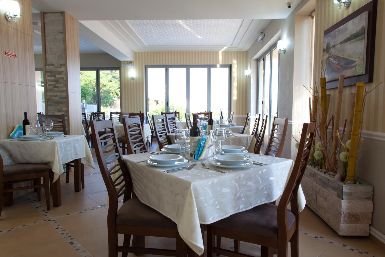 Hotel Blue Moon Ulcinj Exterior photo